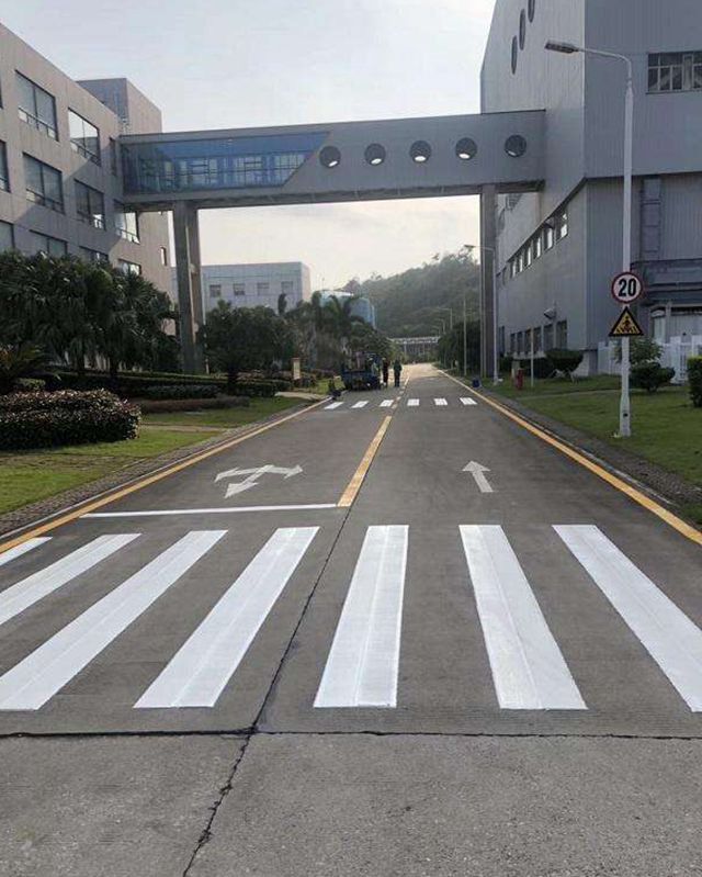 1765716611977100.jpg 厂区道路划线施工电话18951744567 (18).jpg